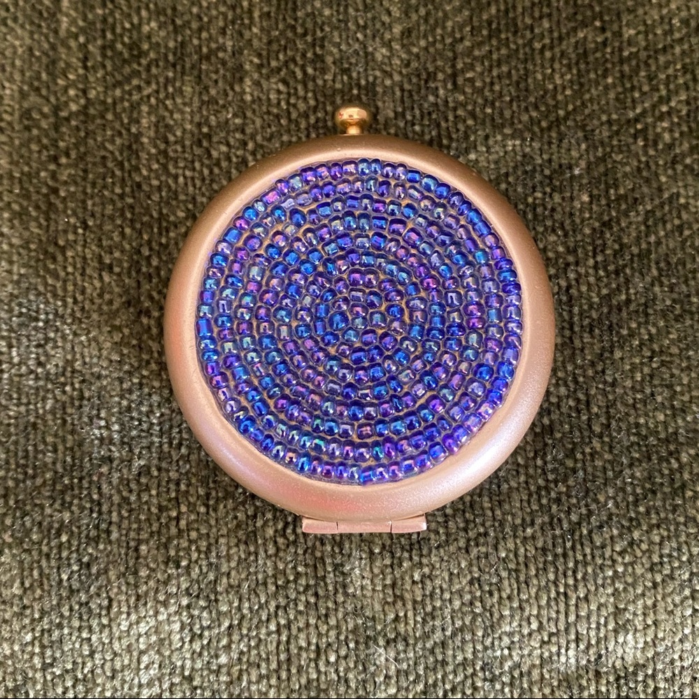 Estรฉe Lauder Blue Beads โBeyond Paradiseโ Powder Compact